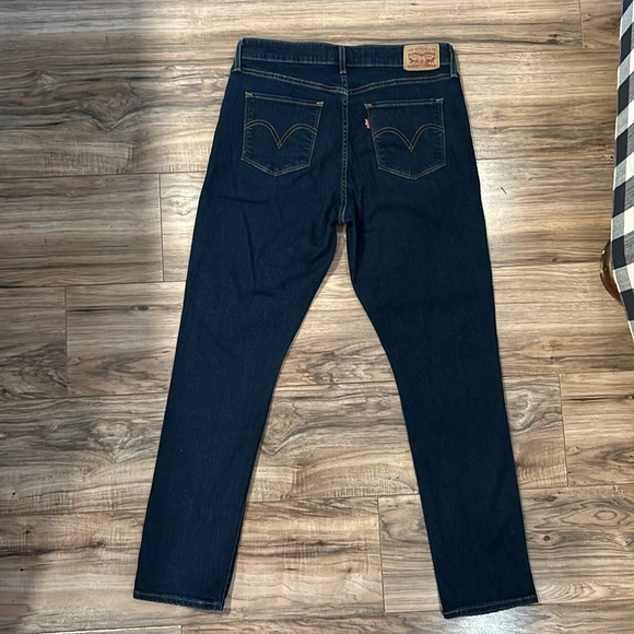 LEVI’S classic mid rise skinny jeans. The American staple for every closet - Picture 3 of 5